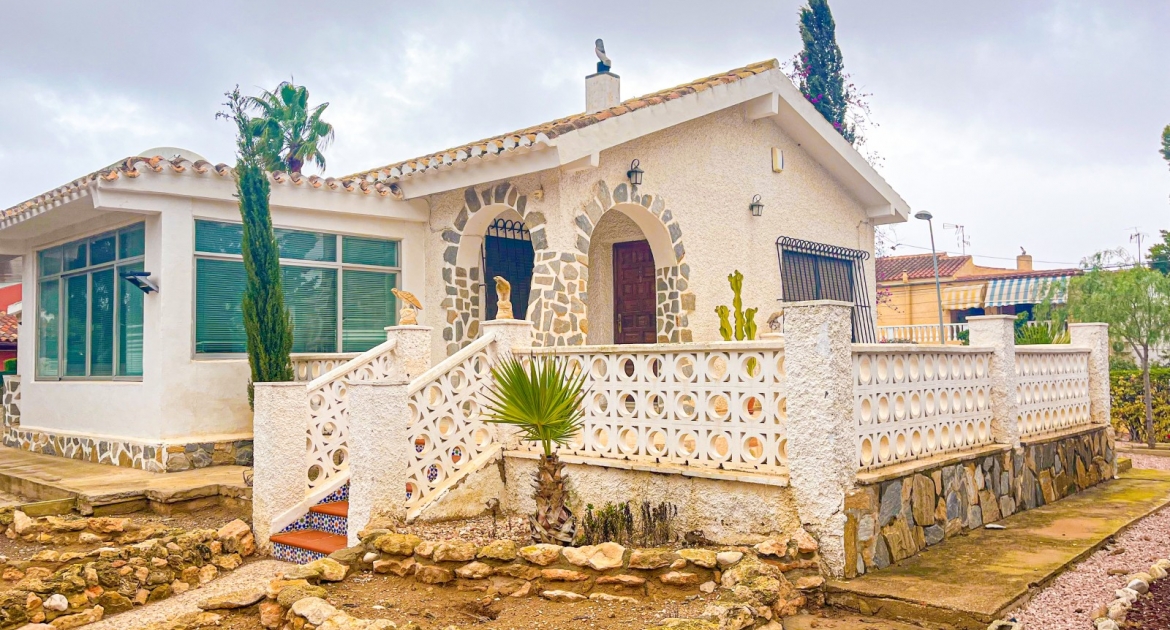 Resale - Villa - Torrevieja