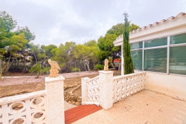 Resale - Villa - Torrevieja