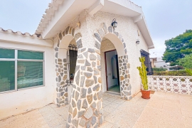 Resale - Villa - Torrevieja