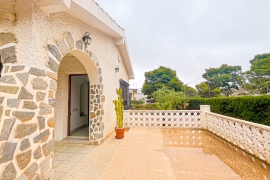 Resale - Villa - Torrevieja