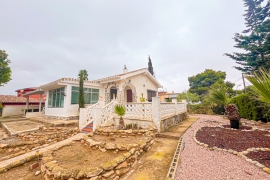 Resale - Villa - Torrevieja