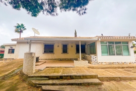 Resale - Villa - Torrevieja