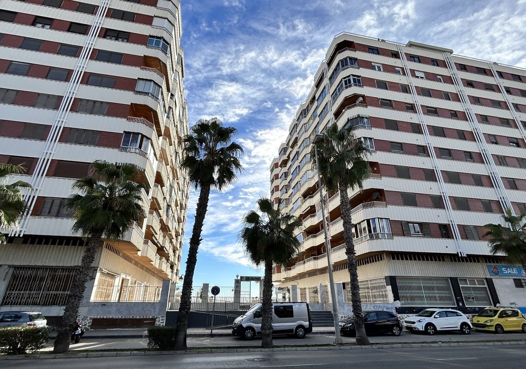 RV3404MI : Апартаменты на первой линии пляжа в Торревьехе