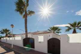 Продажа виллы в провинции Costa Blanca South, Испания: 3 спальни, 130 м2, № RV3777SE – фото 12