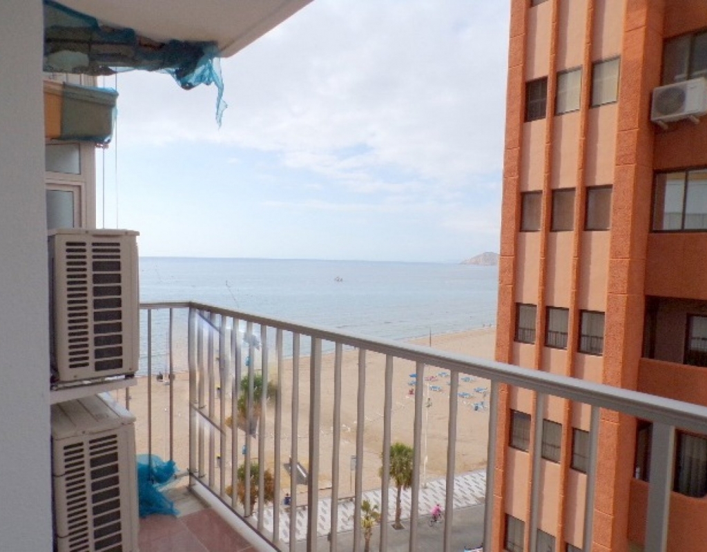 RV8872EU : Квартира с видом на море на первой линии пляжа в Бенидорме