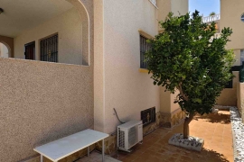 Resale - Villa - Villamartin