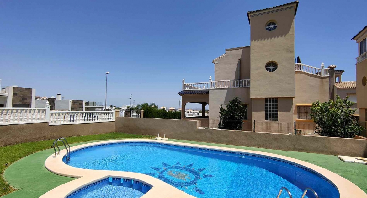 Resale - Villa - Villamartin