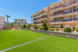 Resale - Apartment - Villamartin