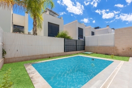 Resale - Villa - Villamartin