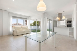 Resale - Apartment - Villamartin