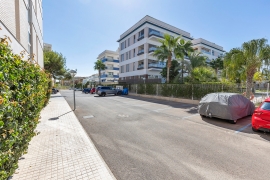 Resale - Apartment - Villamartin